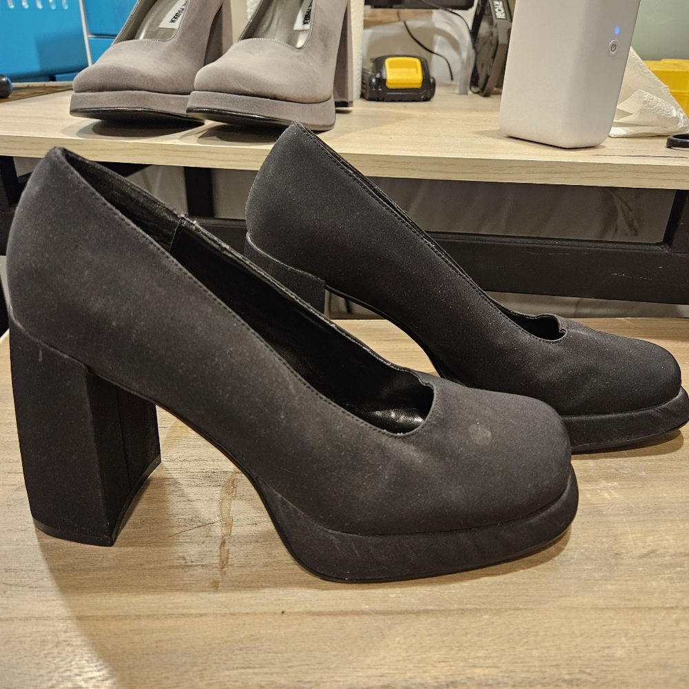 Vintage Steve Madden Grey Fabric Chunky Heel